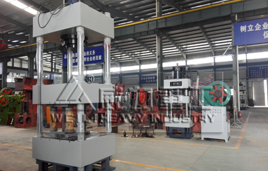 河北滄州定制315噸三梁四柱液壓機(jī)