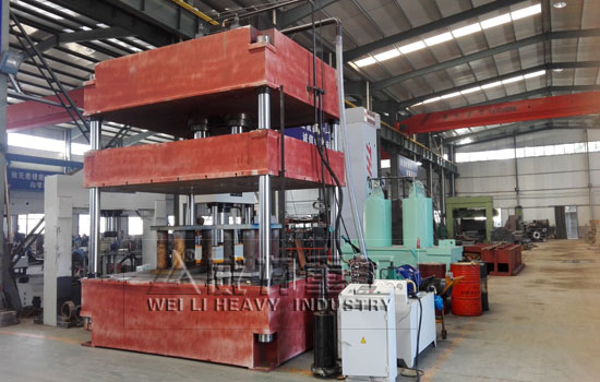 北京某汽車(chē)零部件公司訂購(gòu)1臺(tái)大臺(tái)面液壓機(jī)