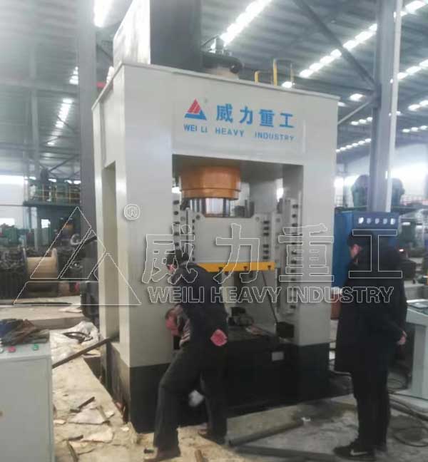 500噸快速鍛造液壓機(jī)(萬向節(jié)熱鍛成型設(shè)備)