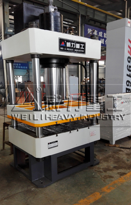 200噸快速三梁四柱液壓機車間現(xiàn)貨供應(yīng)