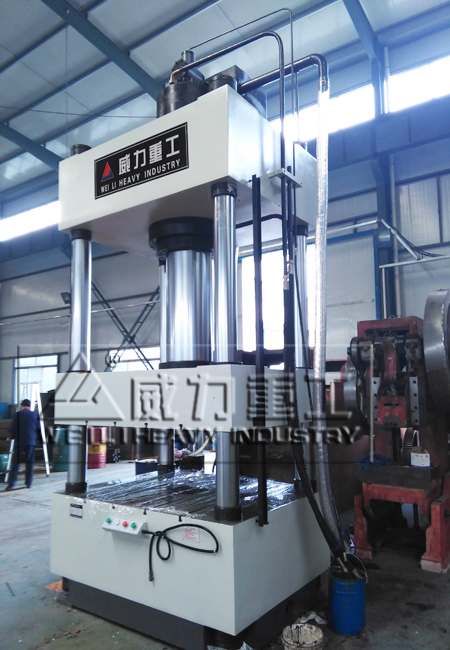 500噸三梁四柱液壓機(jī)車(chē)間2