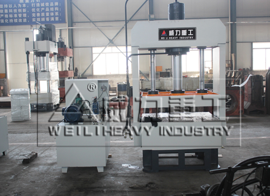 100噸龍門(mén)液壓機(jī)2