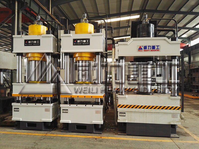 山西客戶定做的三臺(tái)液壓機(jī)設(shè)備