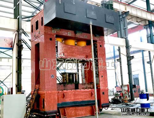 1250噸框架式液壓機(jī)加工過(guò)程1
