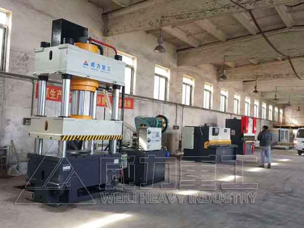 不銹鋼水箱液壓機生產(chǎn)所需整套設(shè)備