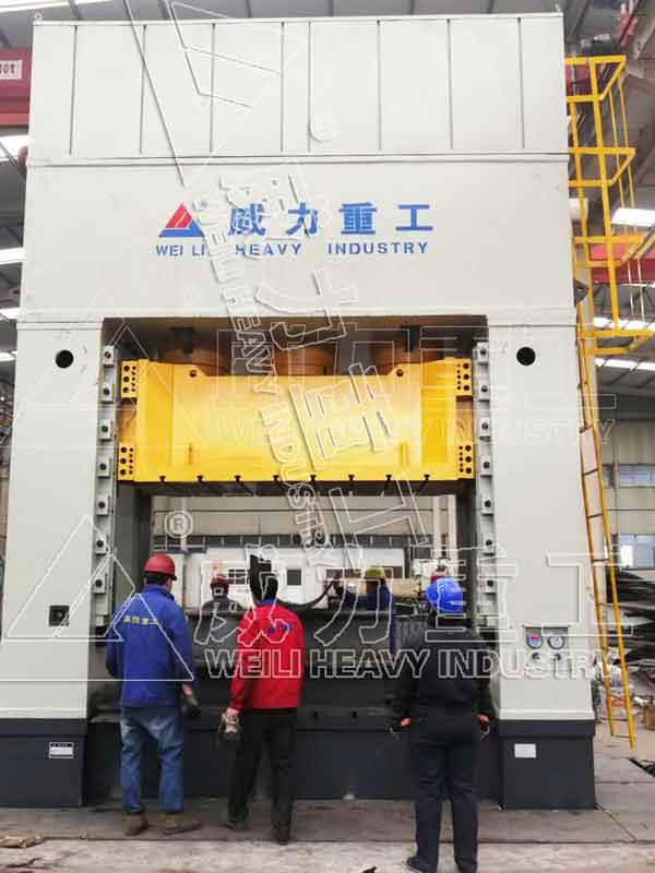 2000噸框架式液壓機(jī)