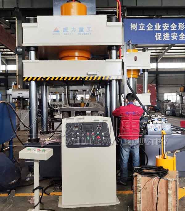 500噸伺服四柱液壓機(jī)車間調(diào)試