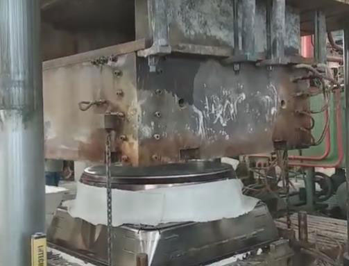 模壓生產玻璃鋼風機外殼過程