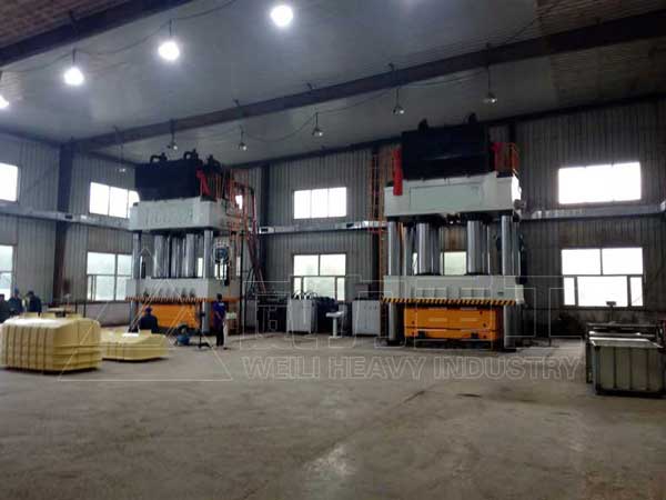 2500噸液壓機(jī)價格_2500T四柱油壓機(jī)_復(fù)合材料液壓機(jī)