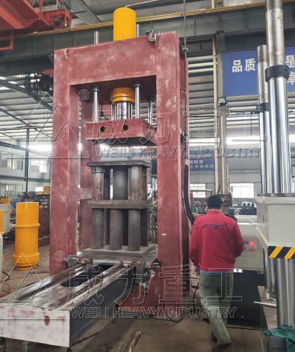 315噸框架式龍門壓裝液壓機