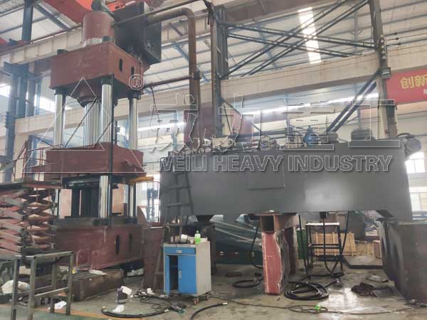 1600噸液壓機(jī)-1600T四柱熱鍛液壓機(jī)(快鍛壓機(jī))