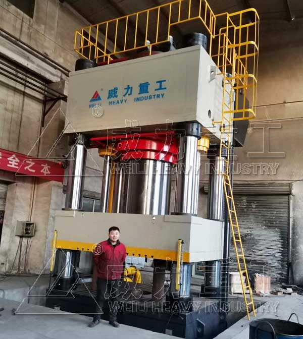 5000噸封頭拉伸成型機(jī)安裝現(xiàn)場(chǎng)