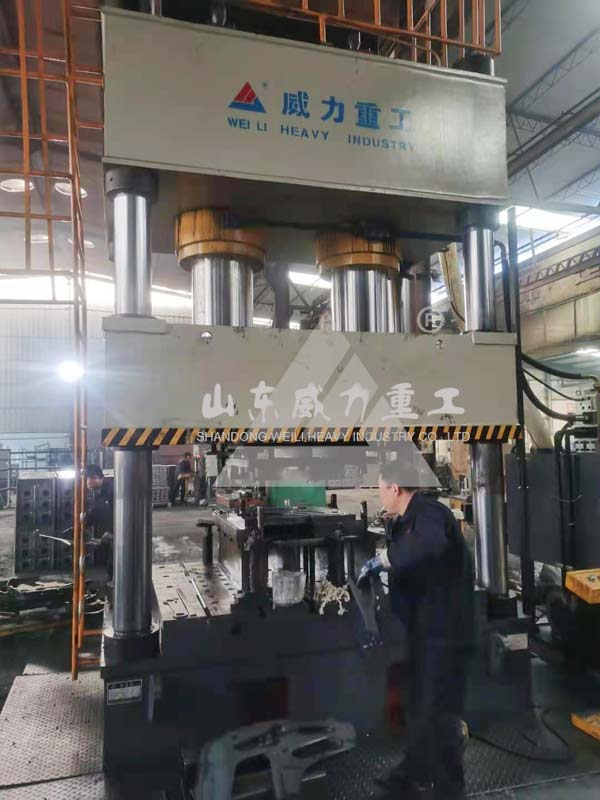 800噸卡車蓄電池支架拉伸成型液壓機(jī)設(shè)備