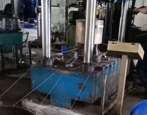 焊絲擠壓加工現(xiàn)場(chǎng)